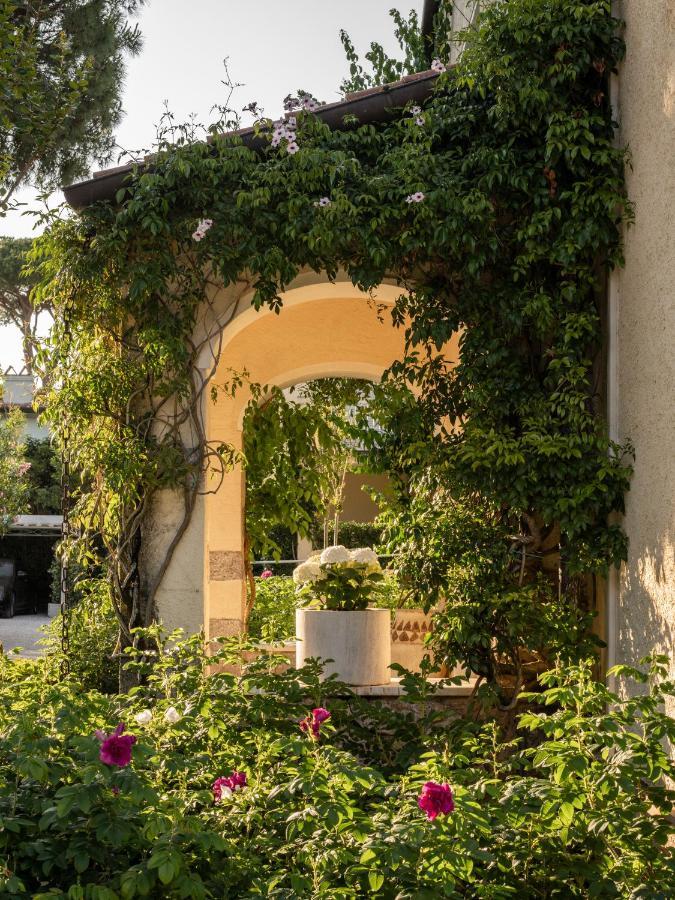 Villa Roma Imperiale フォルテ・デイ・マルミ エクステリア 写真