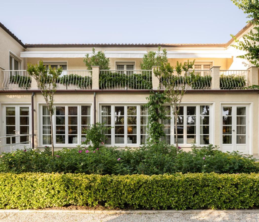 Villa Roma Imperiale フォルテ・デイ・マルミ エクステリア 写真